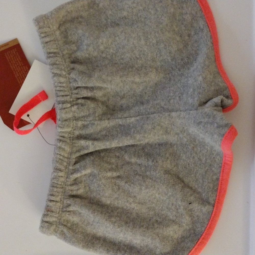 Shorts - Picture 2 of 3